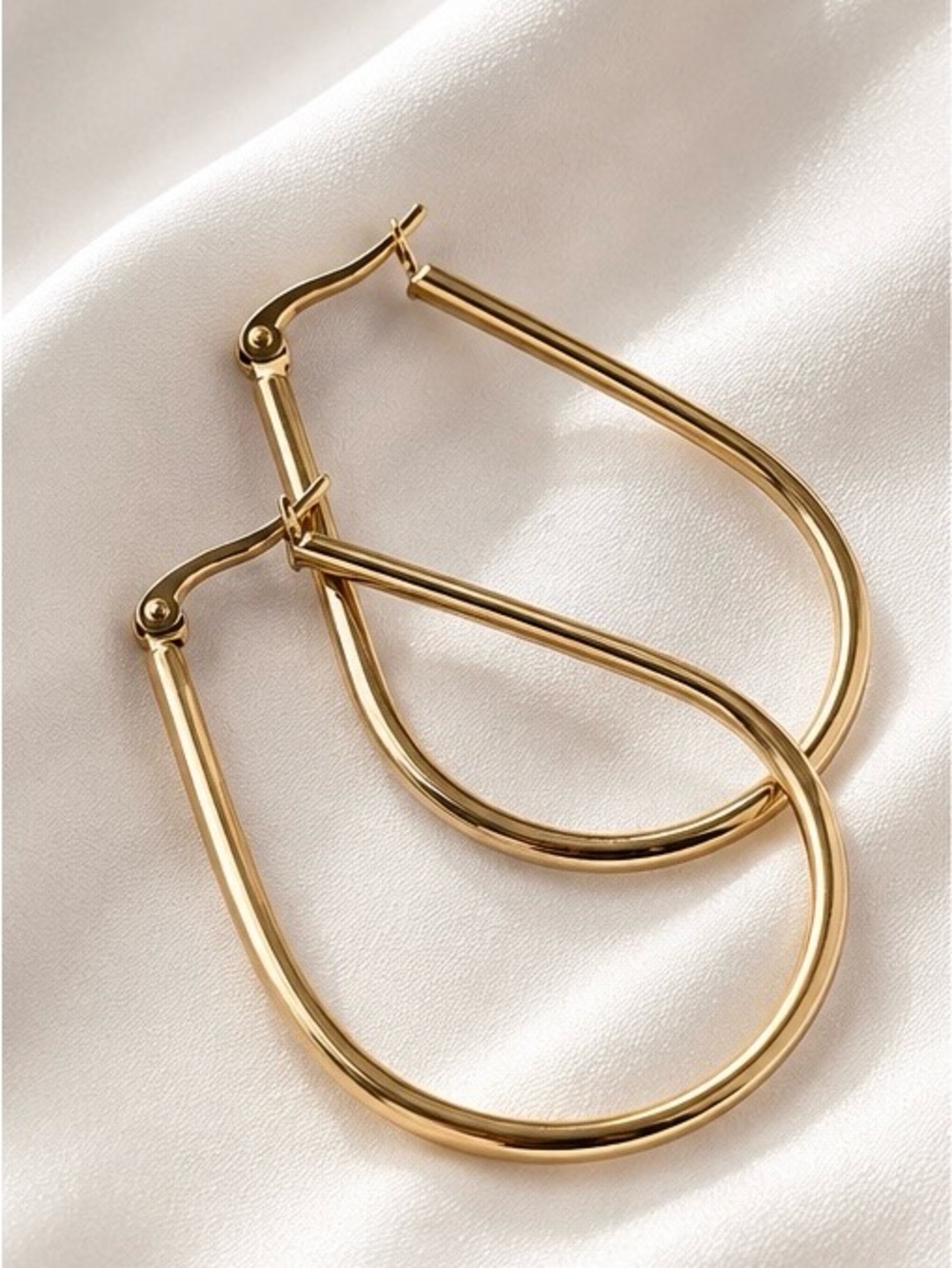 Tear drops shaped hoop earrings